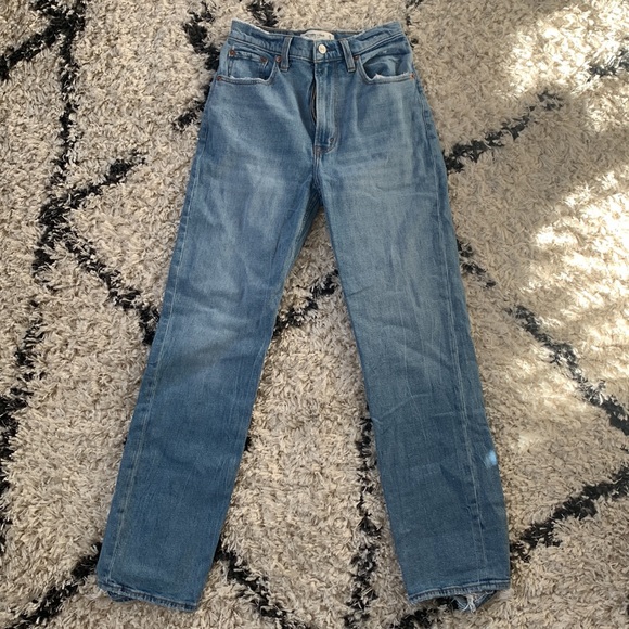 NWOT | Abercrombie & Fitch | Ultra High Rise Ankle Straight Jeans - Picture 6 of 12